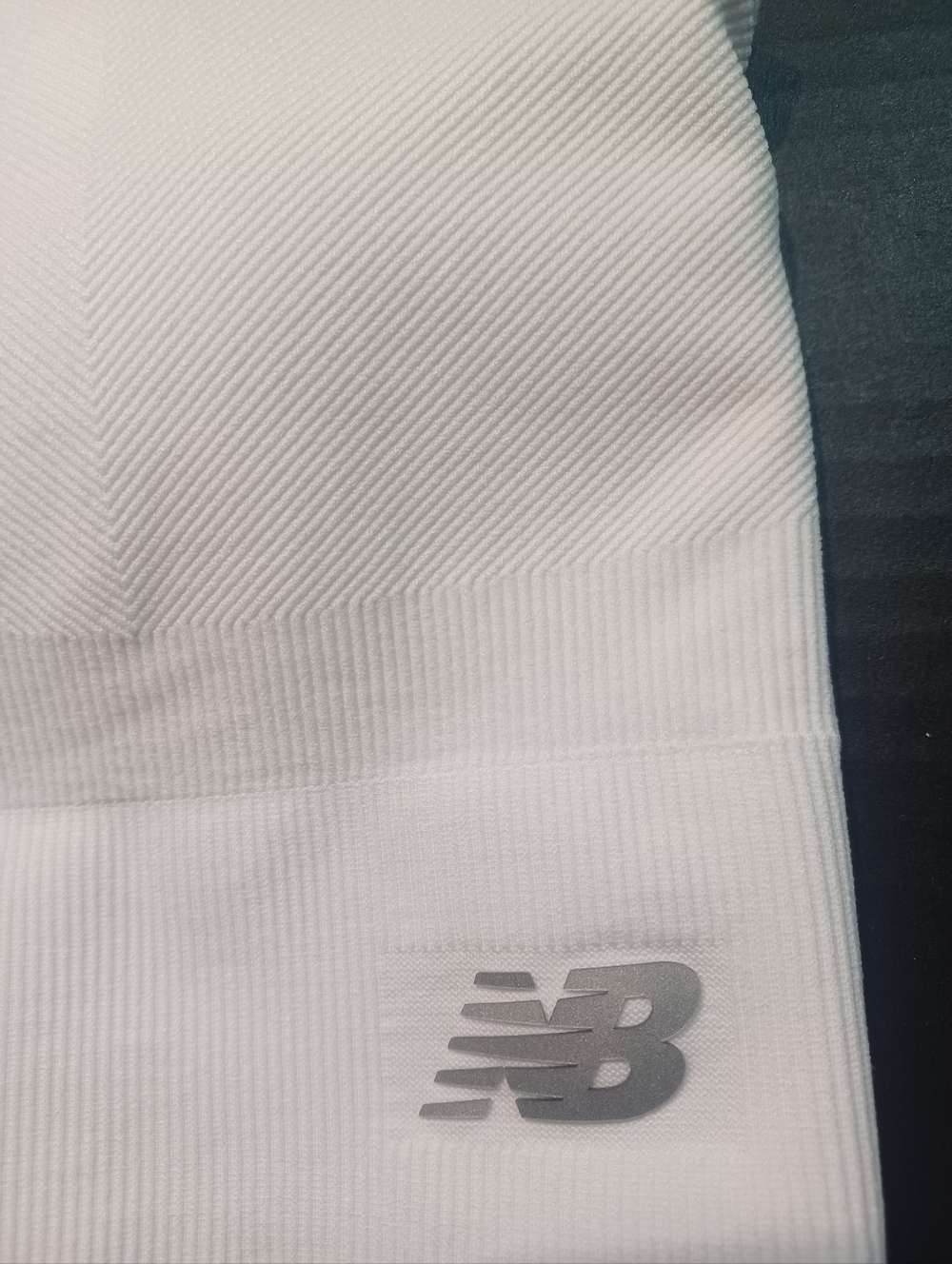 New Balance White Seamless Crop Sports Bra - Picture 4 of 6